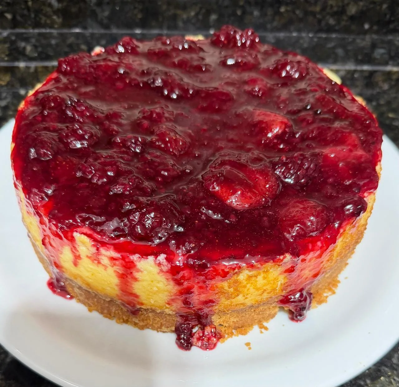 Sobremesa artesanal com frutas vermelhas